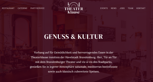 Screenshot vom Restaurant Theaterklause: Man sieht einen bordeauxfarbenen Hintergrund und weiße Schrift mit dem Titel "Genuss & Kultur"